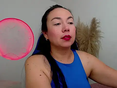 Yadis hot online show from 11-20-25, 08:53