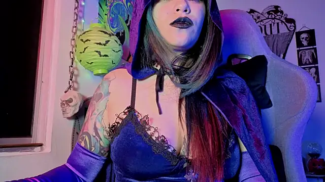 AshGraven online show from 10-30-25, 04:33