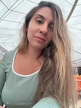 Snapshot of sarah_honey__ chatting on 02-03-26, 02:44 sarah honey online show from 02-03-26, 02:44