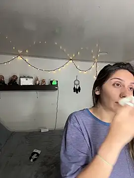 sarah honey   online show from 10-31-25, 03:08