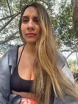 Snapshot of sarah_honey__ chatting on 02-21-26, 03:14 sarah honey online show from 02-21-26, 03:14