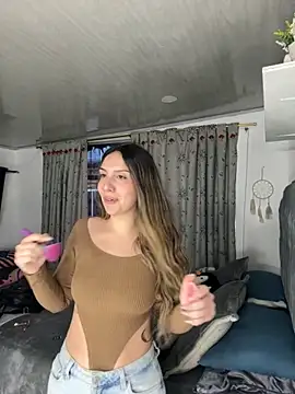 Snapshot of sarah_honey__ chatting on 10-28-25, 10:58 sarah honey   online show from 10-28-25, 10:58