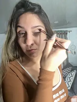 Snapshot of sarah_honey__ chatting on 10-27-25, 11:55 sarah honey   online show from 10-27-25, 11:55