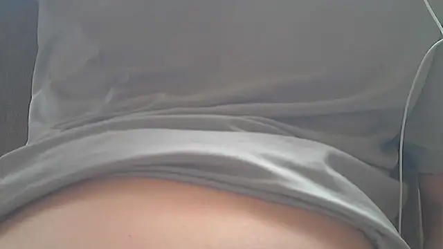 Snapshot of bonz789 chatting on 10-27-25, 12:33 bonz789 online show from 10-27-25, 12:33