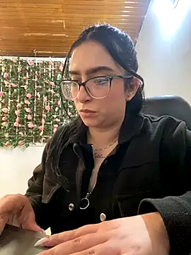 Snapshot of Kloe_Novoa chatting on 10-29-25, 02:27 Kloe Novoa online show from 10-29-25, 02:27