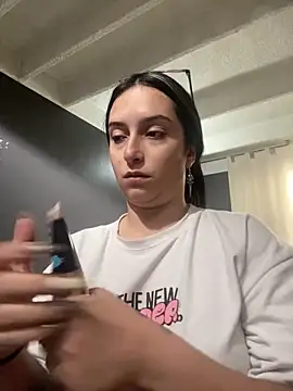 Kloe Novoa online show from 12-17-25, 01:05