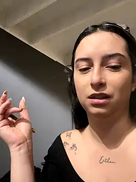 Kloe Novoa online show from 12-18-25, 01:15