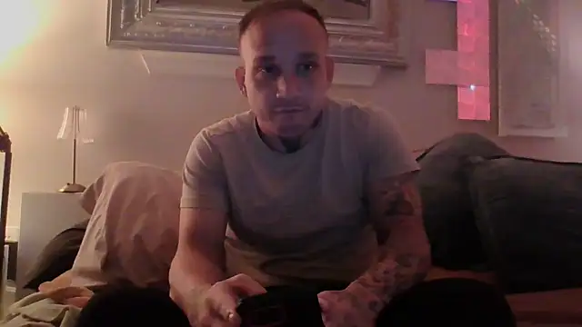 Snapshot of MikeHawke1995 chatting on 10-25-25, 10:03 MikeHawke1995 online show from 10-25-25, 10:03