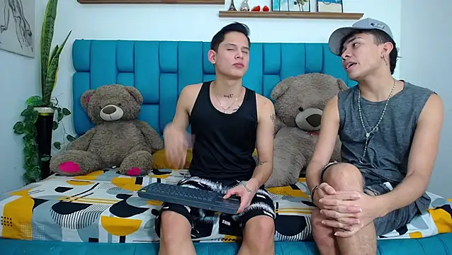 Hot Boys Latinos X online show from 03-16-26, 06:43