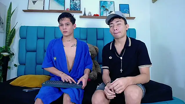 Hot Boys Latinos X online show from 03-26-26, 04:16