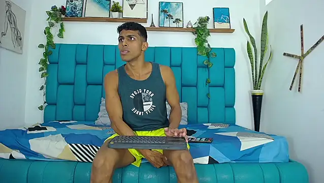 Hot Boys Latinos X online show from 11-25-25, 10:32