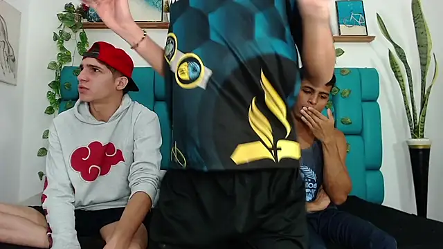 Hot Boys Latinos X online show from 11-01-25, 01:27