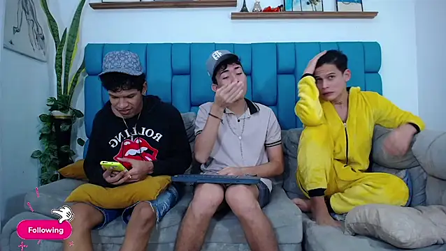 Hot Boys Latinos X online show from 03-27-26, 04:08