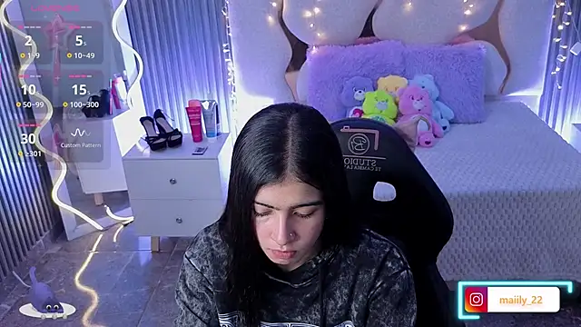 MAIILY TAY online show from 02-11-26, 12:05