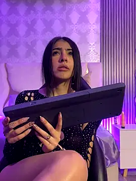 MAIILY TAY online show from 11-30-25, 01:01