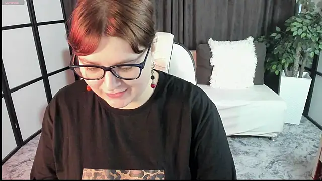 Snapshot of KendallRoie chatting on 10-26-25, 09:20 KendallRoie online show from 10-26-25, 09:20
