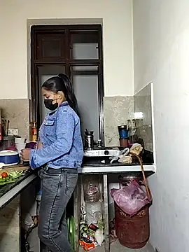 Heena-143 online show from 12-18-25, 02:54