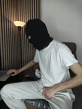 findomhot online show from 12-18-25, 06:12