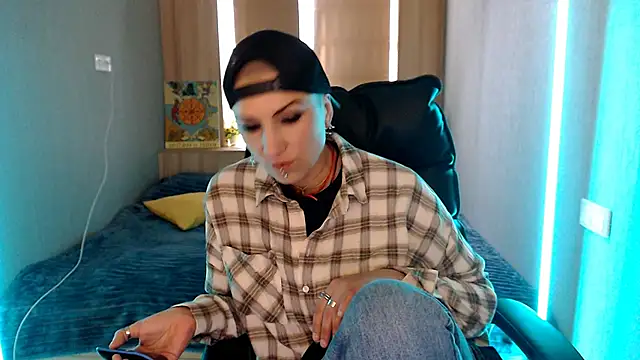 Sweet-n-Strong online show from 04-14-26, 05:23