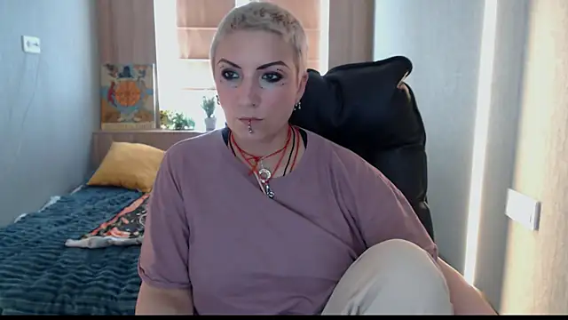 Snapshot of Sweet-n-Strong chatting on 06-13-26, 11:08 Sweet-n-Strong online show from 06-13-26, 11:08