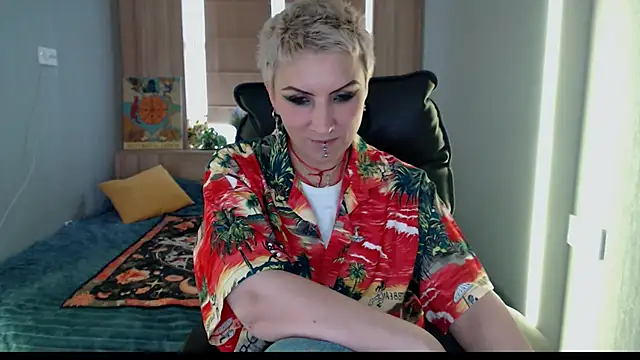 Snapshot of Sweet-n-Strong chatting on 06-19-26, 05:13 Sweet-n-Strong online show from 06-19-26, 05:13