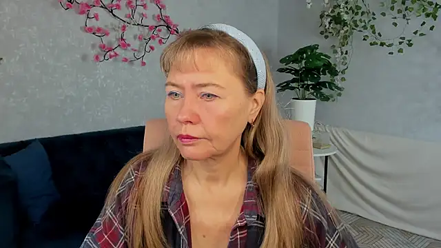 Carla Vogue online show from 11-18-25, 02:49