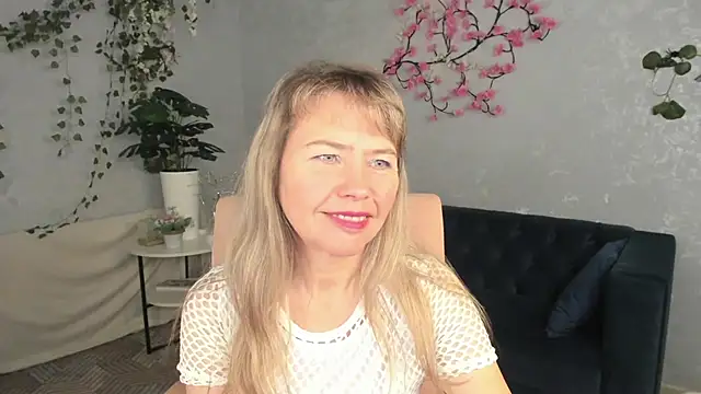 Carla Vogue online show from 11-15-25, 03:10