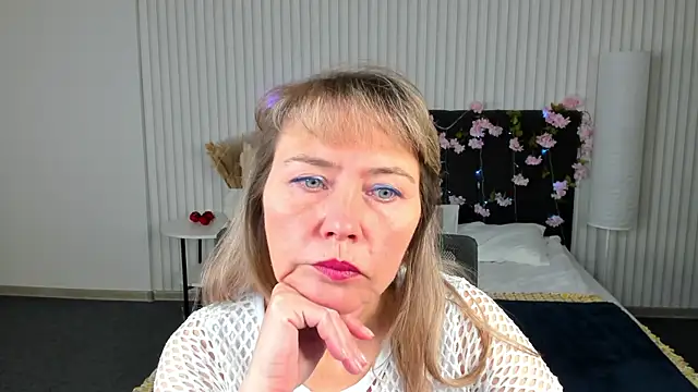 Carla Vogue online show from 11-04-25, 03:10