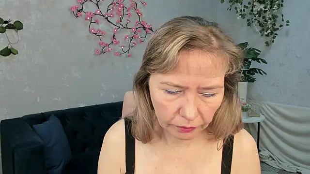 Carla Vogue online show from 11-12-25, 03:21