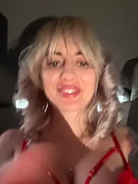 Snapshot of blondegirlx chatting on 10-24-25, 01:54 blondegirlx online show from 10-24-25, 01:54