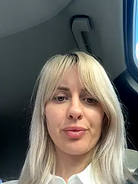 Snapshot of blondegirlx chatting on 10-28-25, 11:31 blondegirlx online show from 10-28-25, 11:31