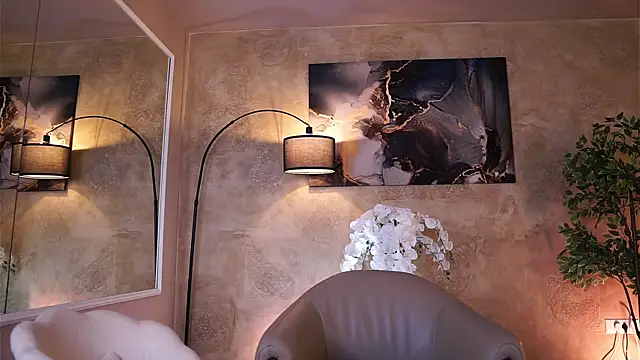 MaddieBryggs online show from 12-05-25, 10:03