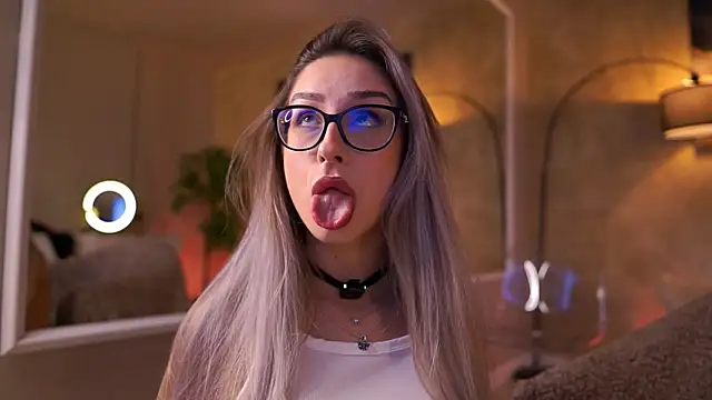 MaddieBryggs online show from 04-15-26, 06:34