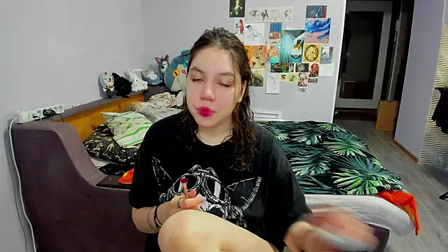Snapshot of AgathaNott chatting on 10-25-25, 12:39 AgathaNott online show from 10-25-25, 12:39