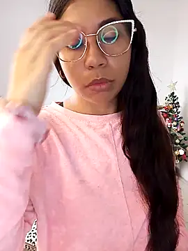 Snapshot of Angeeelina@xh chatting on 11-11-25, 02:01 Angeeelinaxh online show from 11-11-25, 02:01