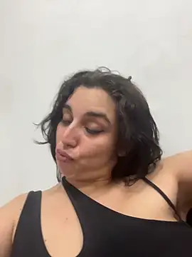 Snapshot of gigi333regi chatting on 12-22-25, 04:23 gigi333regi online show from 12-22-25, 04:23
