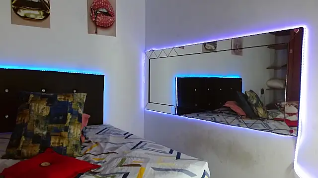 antonella pink2 online show from 10-31-25, 04:03