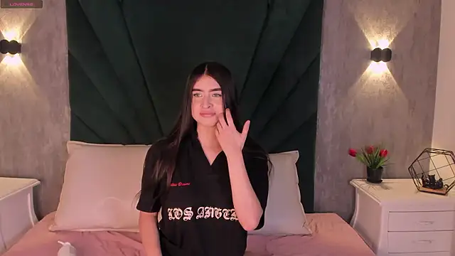 EmiliClarke online show from 02-10-26, 11:31