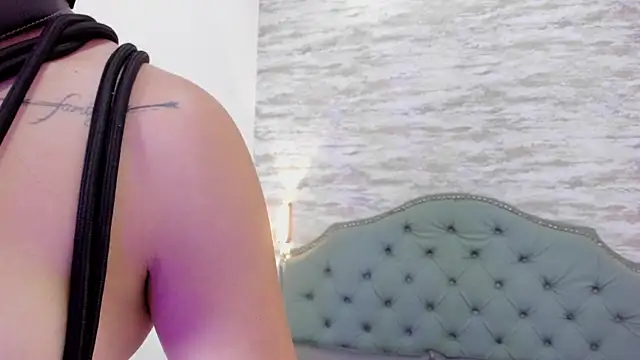 PariisTaylor online show from 11-10-25, 07:41