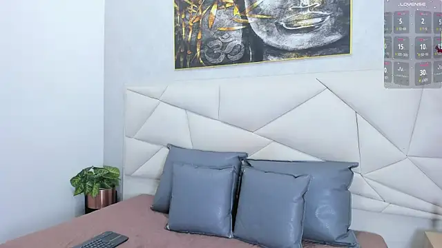 PariisTaylor online show from 11-13-25, 07:18