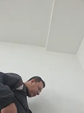 Snapshot of Lauren-damian chatting on 11-04-25, 04:55 Lauren-damian online show from 11-04-25, 04:55