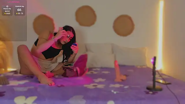 Maria Jhonees online show from 11-17-25, 02:59