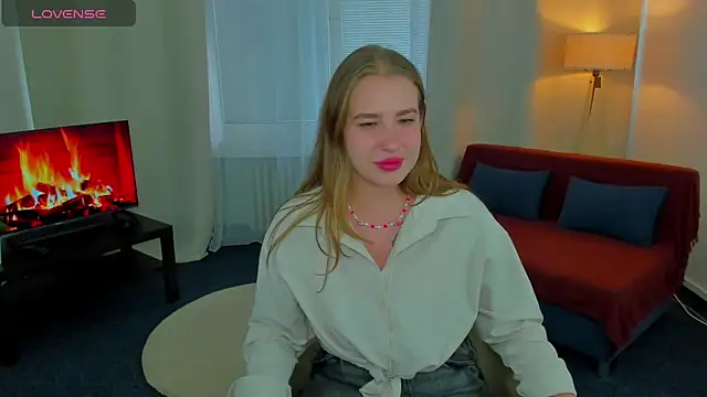 ElaraBloom online show from 10-31-25, 01:52