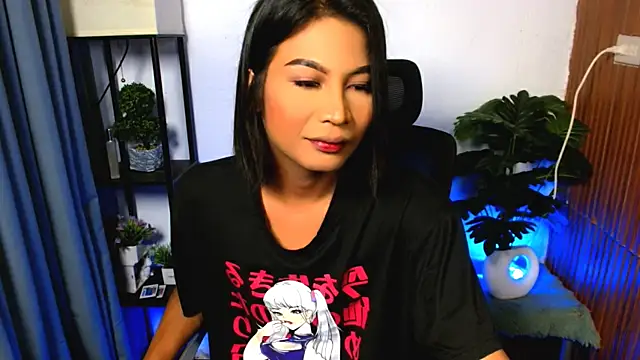 Snapshot of YourPrettyBella_TS chatting on 06-25-26, 06:02 YourPrettyBella TS online show from 06-25-26, 06:02