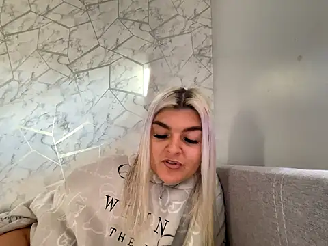 rosie-hipstergal online show from 11-07-25, 02:54