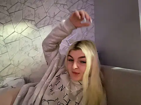 rosie-hipstergal online show from 11-04-25, 01:26