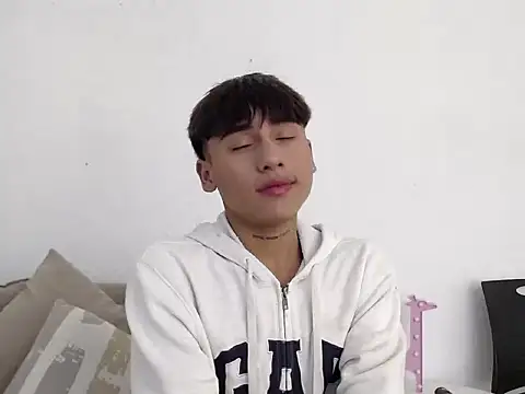 Snapshot of LianRoss chatting on 11-05-25, 08:23 LianRoss online show from 11-05-25, 08:23