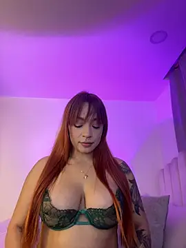 Snapshot of GiaStonne chatting on 05-18-26, 12:00 GiaStonne online show from 05-18-26, 12:00