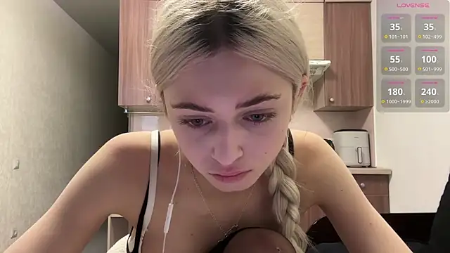 Snapshot of AidaGloshen chatting on 07-19-26, 03:20 AidaGloshen online show from 07-19-26, 03:20