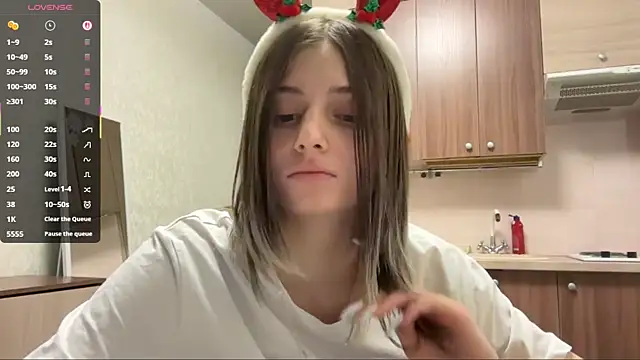 AidaGloshen online show from 12-18-25, 04:11